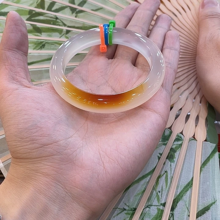 玛瑙/玉髓手镯未镶嵌t****o
