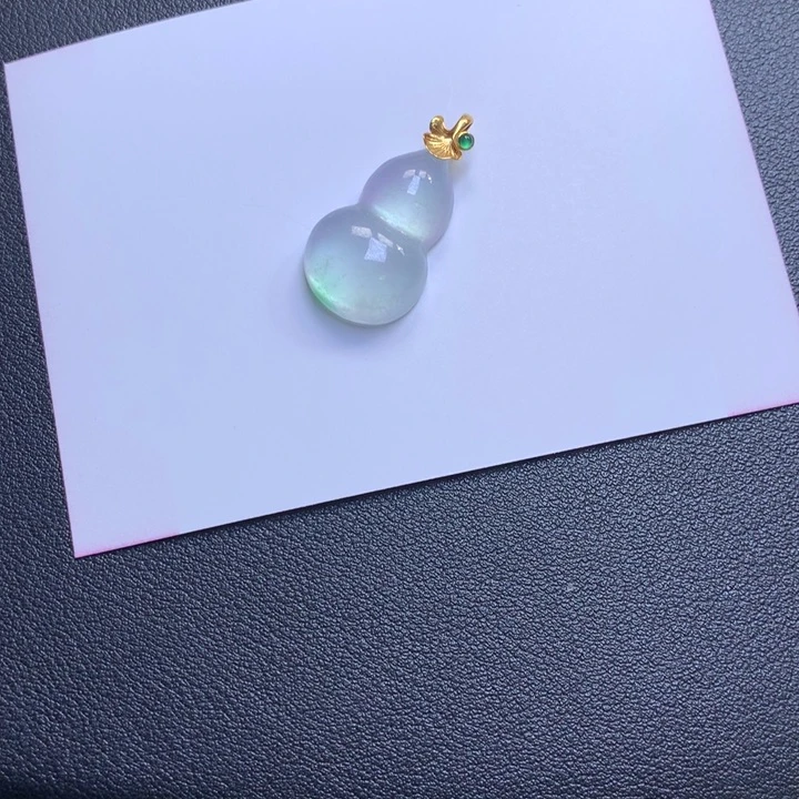 谭*亨缅甸翡翠冰底葫芦