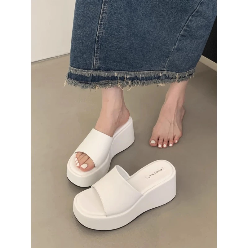 软底高级感小个增高松糕底凉拖鞋女外穿2025新款一字拖鞋厚底凉鞋