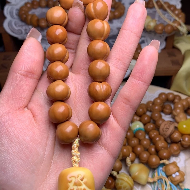 猴头核桃吊坠屁桃手持发财