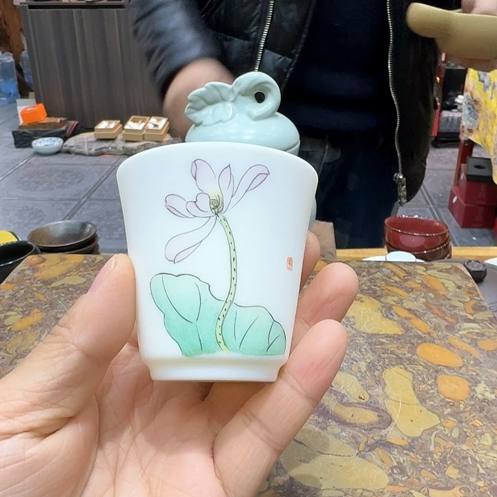 手绘杯一个，瓷。。。品茗