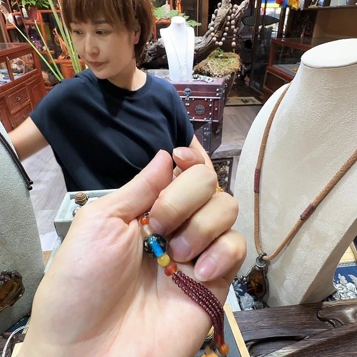 未镶嵌玉髓手链比**王