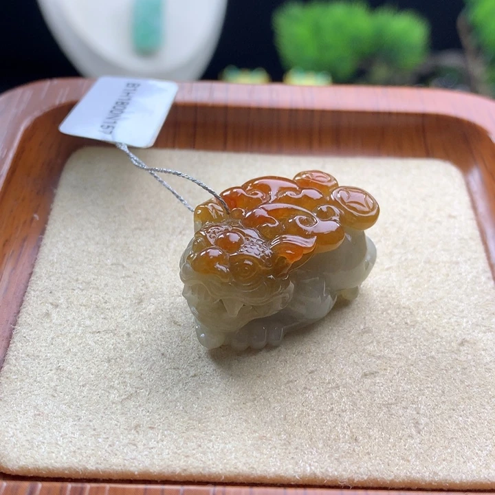 翡翠未镶嵌颈饰貔貅30