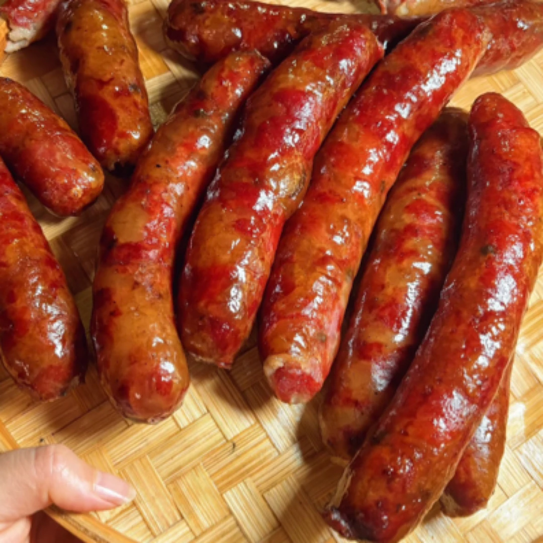 内江黑猪肉手工烟熏腊肠纯猪肉精选猪肠衣自然风干