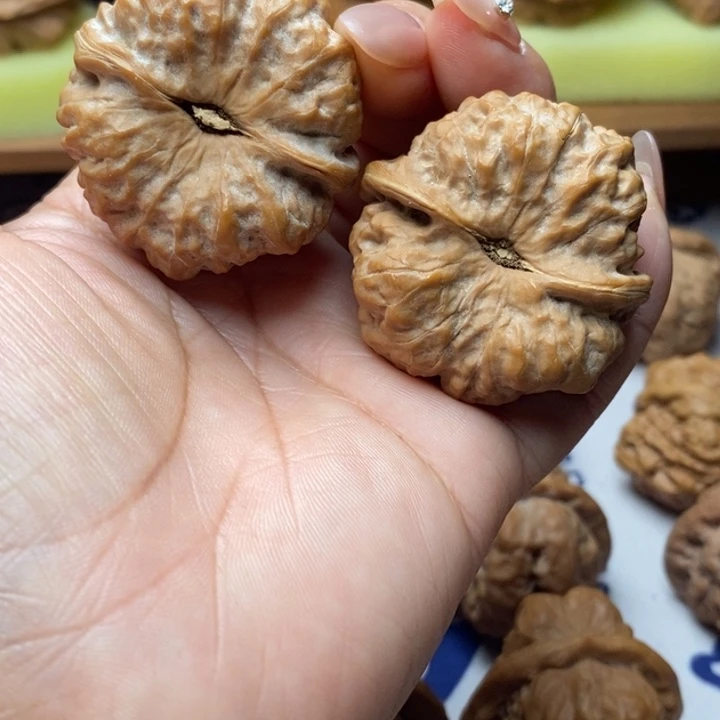 大叶紫檀（黑酸枝木类）文玩核桃蛤蟆头