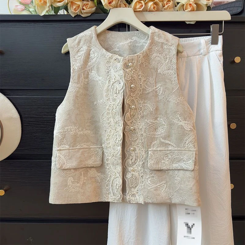 高级感刺绣勾花无袖马甲背心女秋季2025年时尚减龄单排扣坎肩上衣