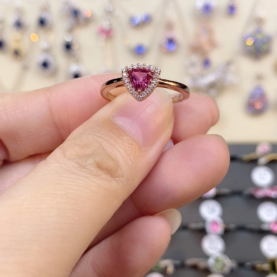 碧玺戒指银S925镶嵌卢比来