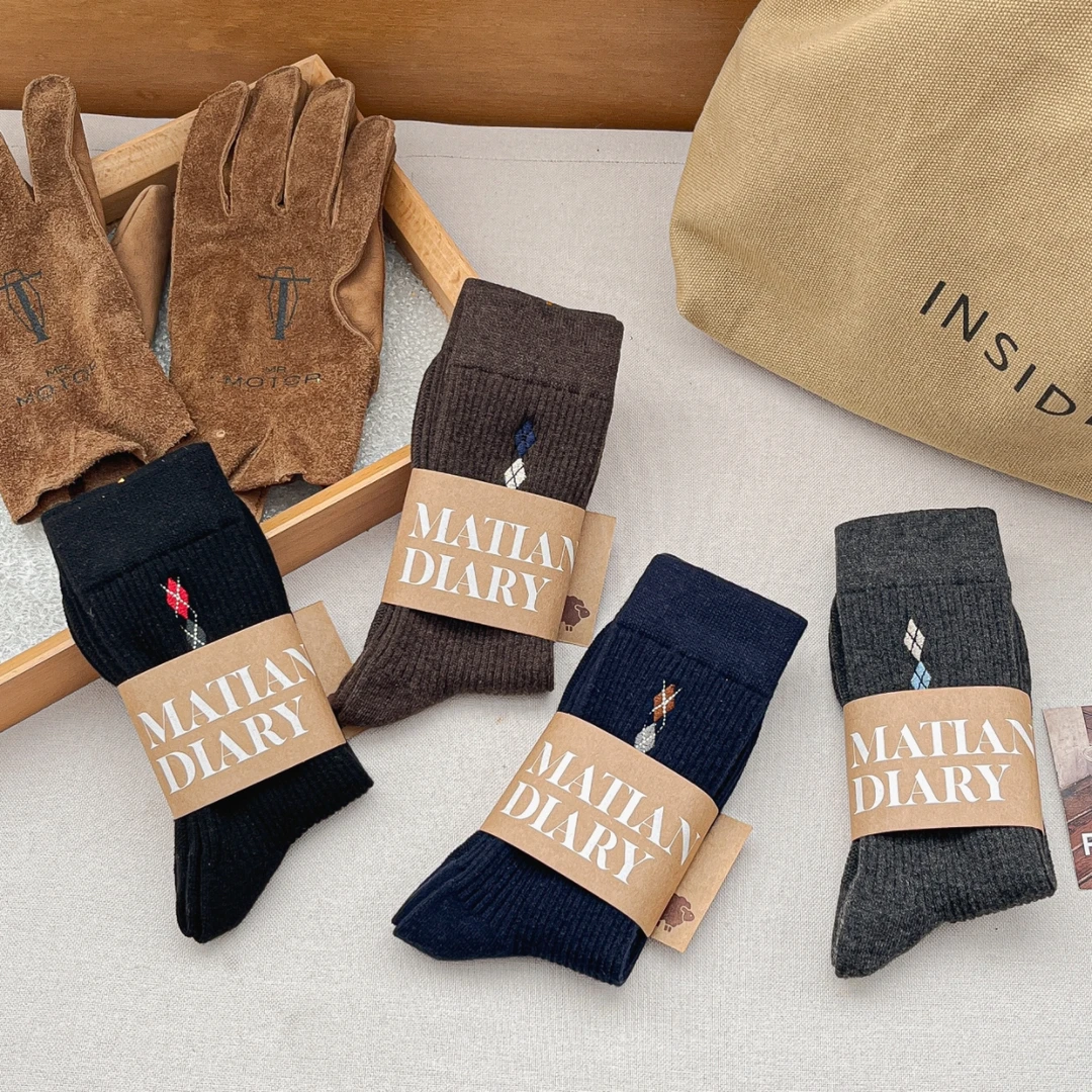 男士秋冬桑蚕丝羊毛棉混纺中筒袜菱格刺绣男袜ins百搭冬季加厚袜