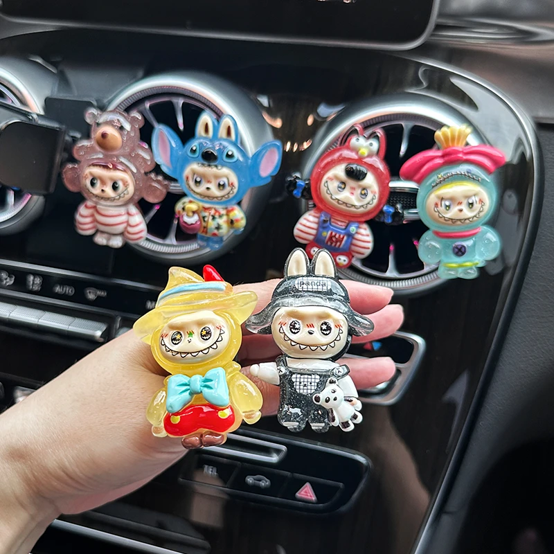 车载可爱香薰迷你玩偶创意摆件汽车空调出风口装饰车内饰品
