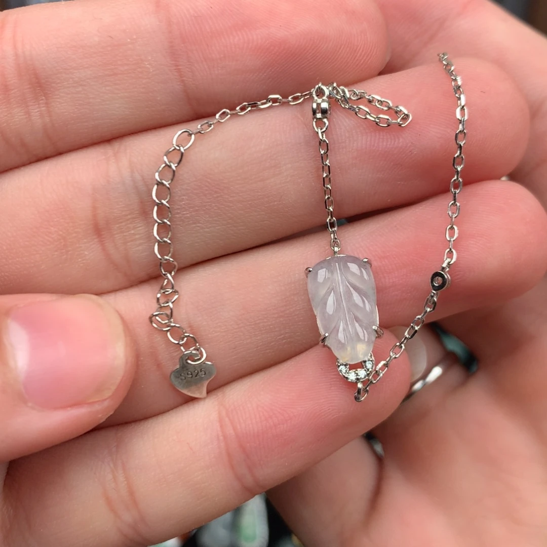 翡翠未镶嵌颈饰你是