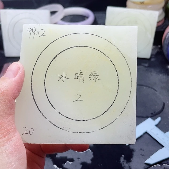 清***翠石英质玉手镯未镶嵌定制