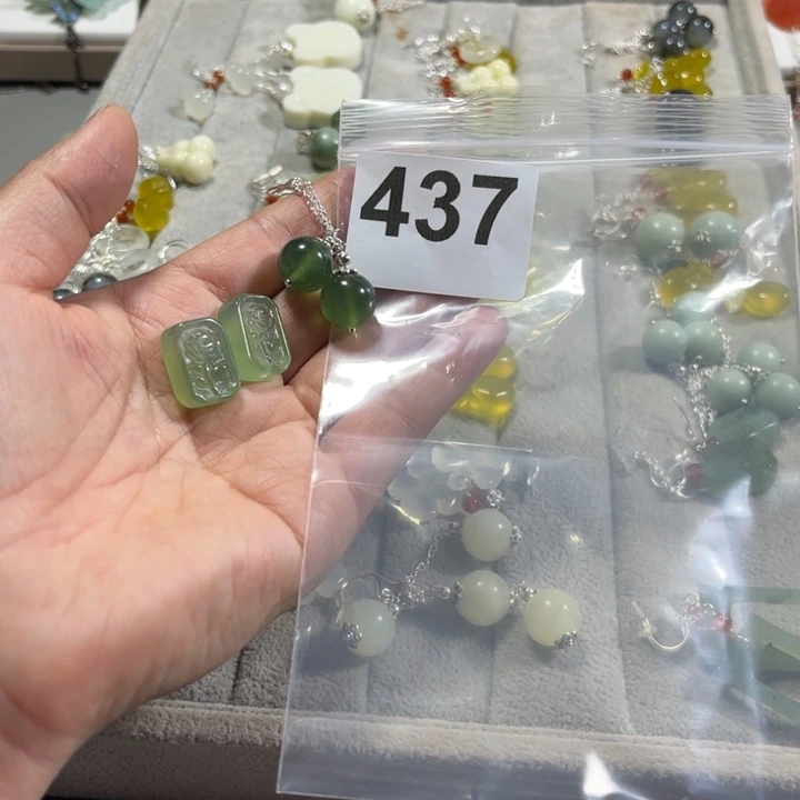 蛇纹石玉耳饰未镶嵌辞**尔