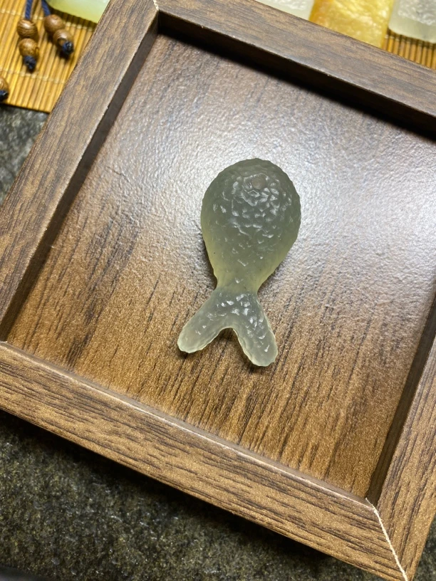 岫玉纯手工锤纹雕刻挂件纯天然