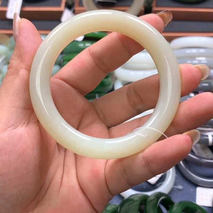 【闪购商品】未镶嵌手镯和田玉