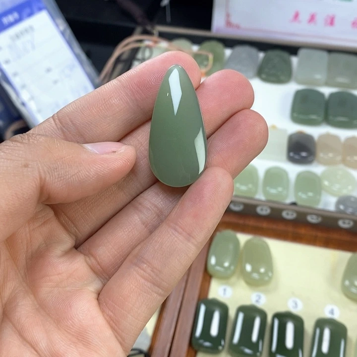 和田玉颈饰未镶嵌上**水