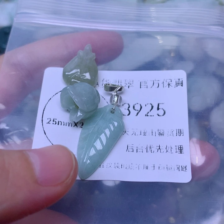 吊坠(不含链)未镶嵌翡翠