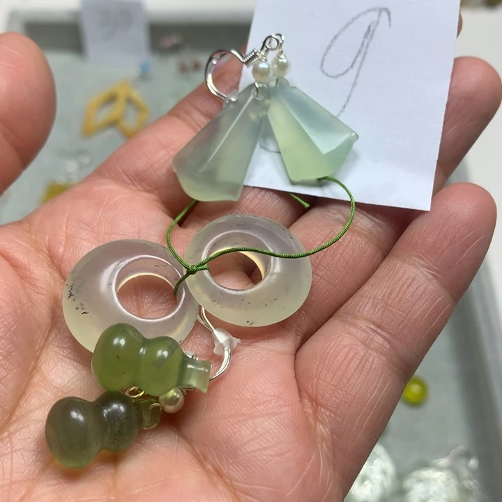 蛇纹石玉耳钉足银镀金镶嵌爱****始