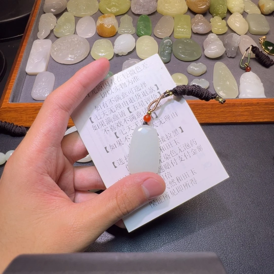 金***起和田玉未镶嵌颈饰