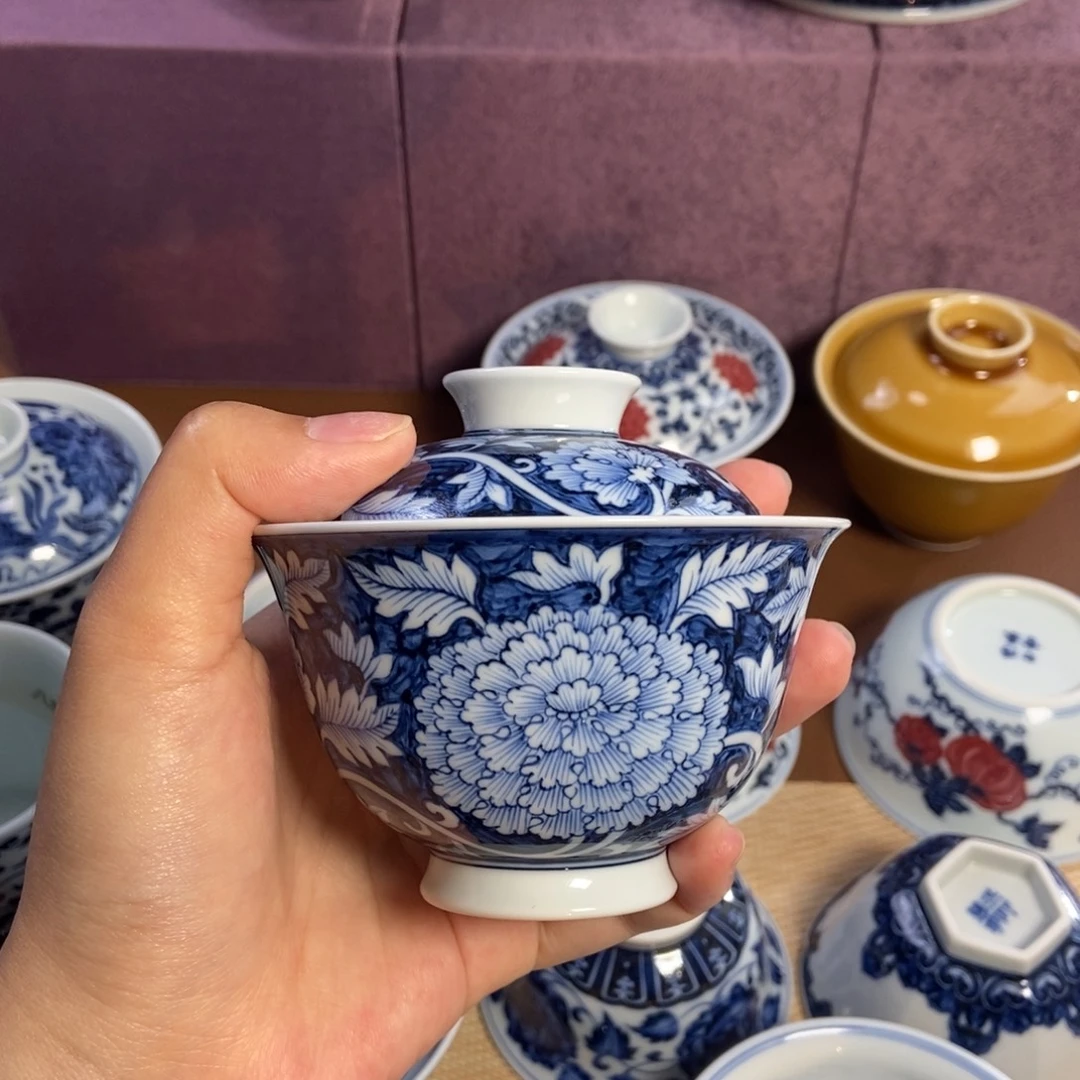 陶阳春白雪釉里红蓝底白花牡丹盖碗