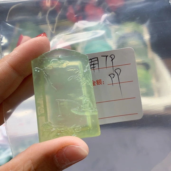 蛇纹石玉颈饰合金