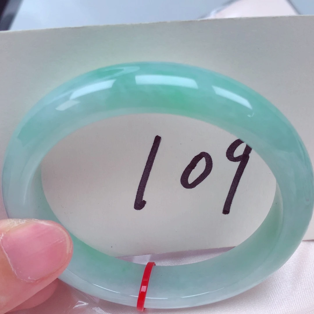 翡翠手镯未镶嵌翡翠