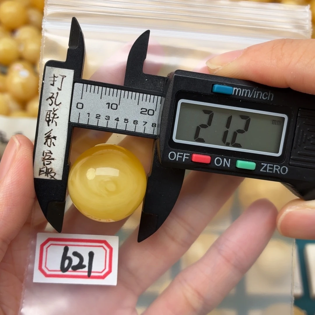 冢***虎蜜蜡未镶嵌裸石蜜蜡