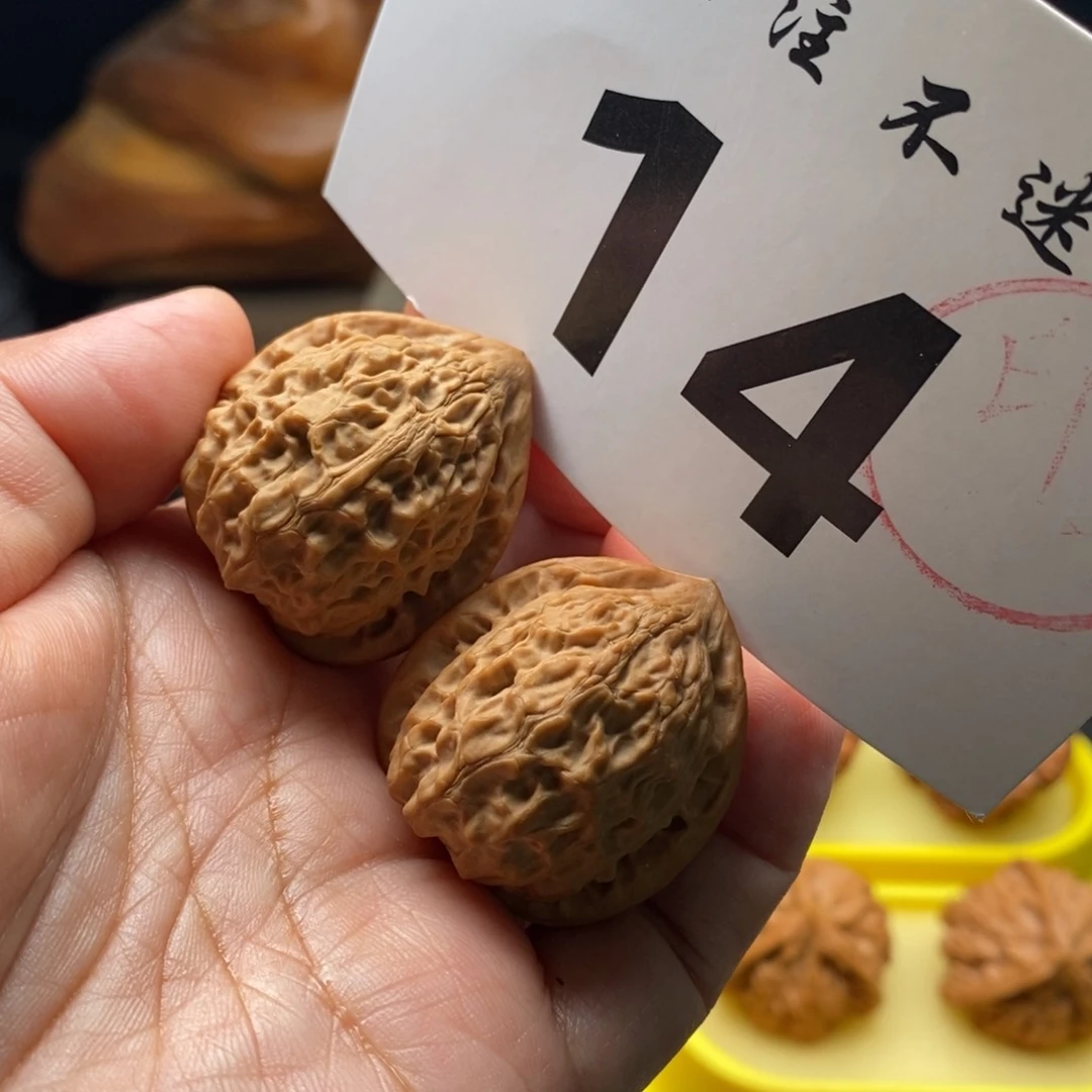 文玩核桃吊坠31金牛