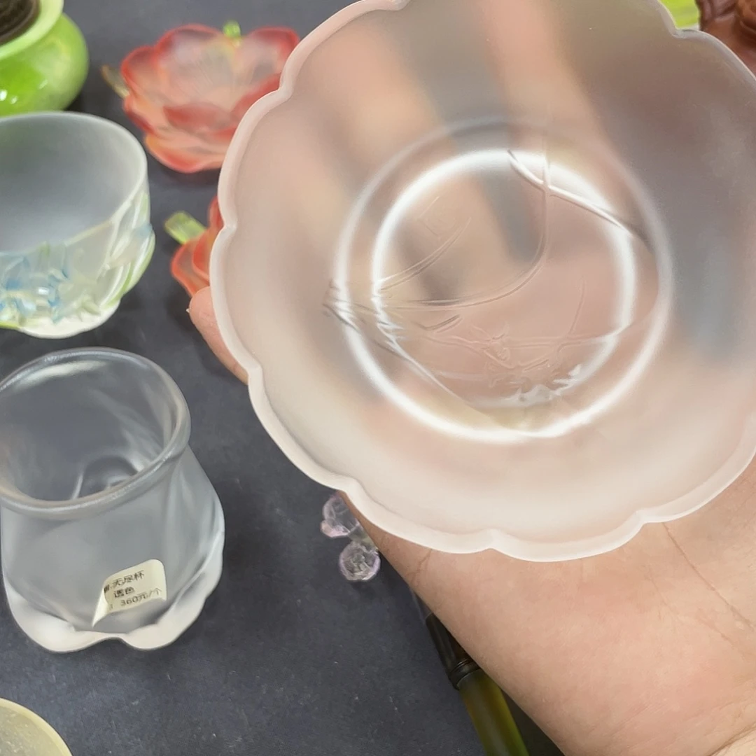 搪瓷杯子里还有好多东西