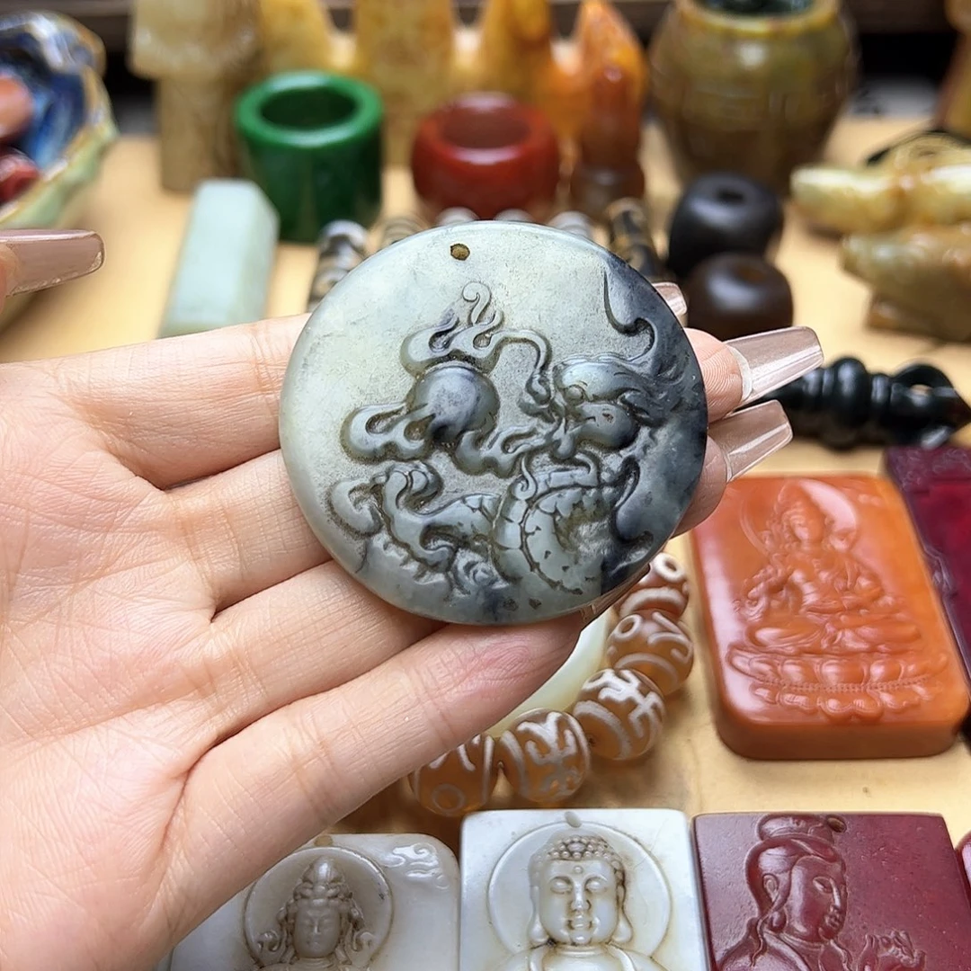 蛇纹石玉未镶嵌颈饰
