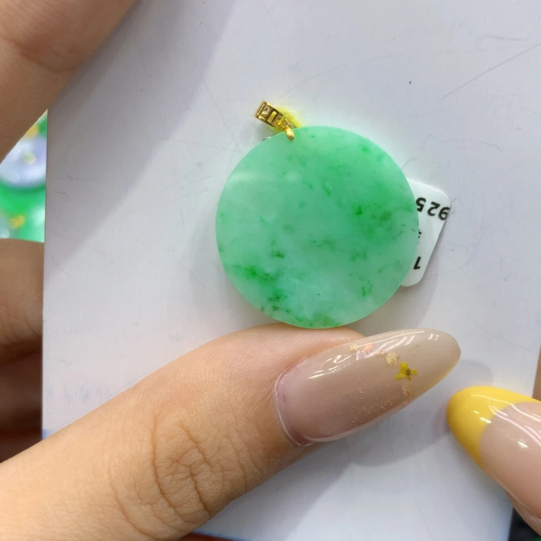 颈饰18K金镶嵌翡翠
