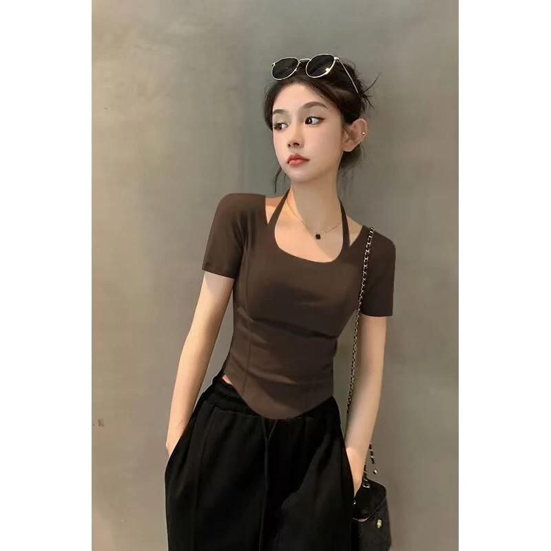 2025新款夏季咖色短袖T恤女挂脖不规则下摆短款正肩时尚薄款上衣