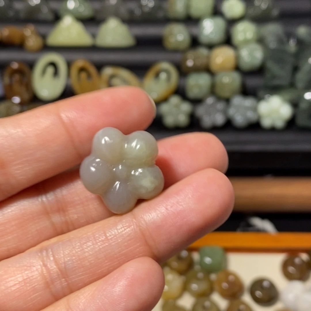 和田玉未镶嵌手链微瑕有棉