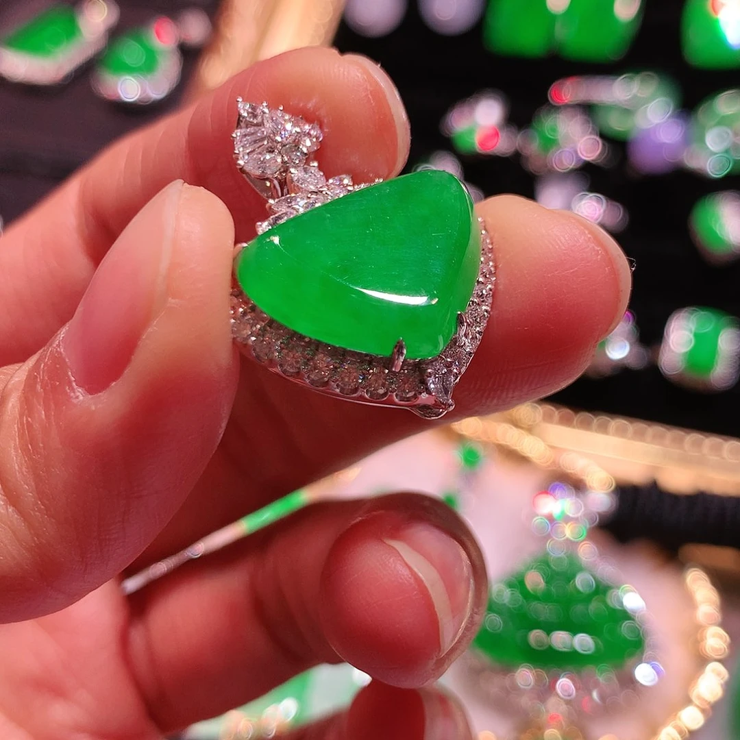 18K金镶嵌戒指翡翠