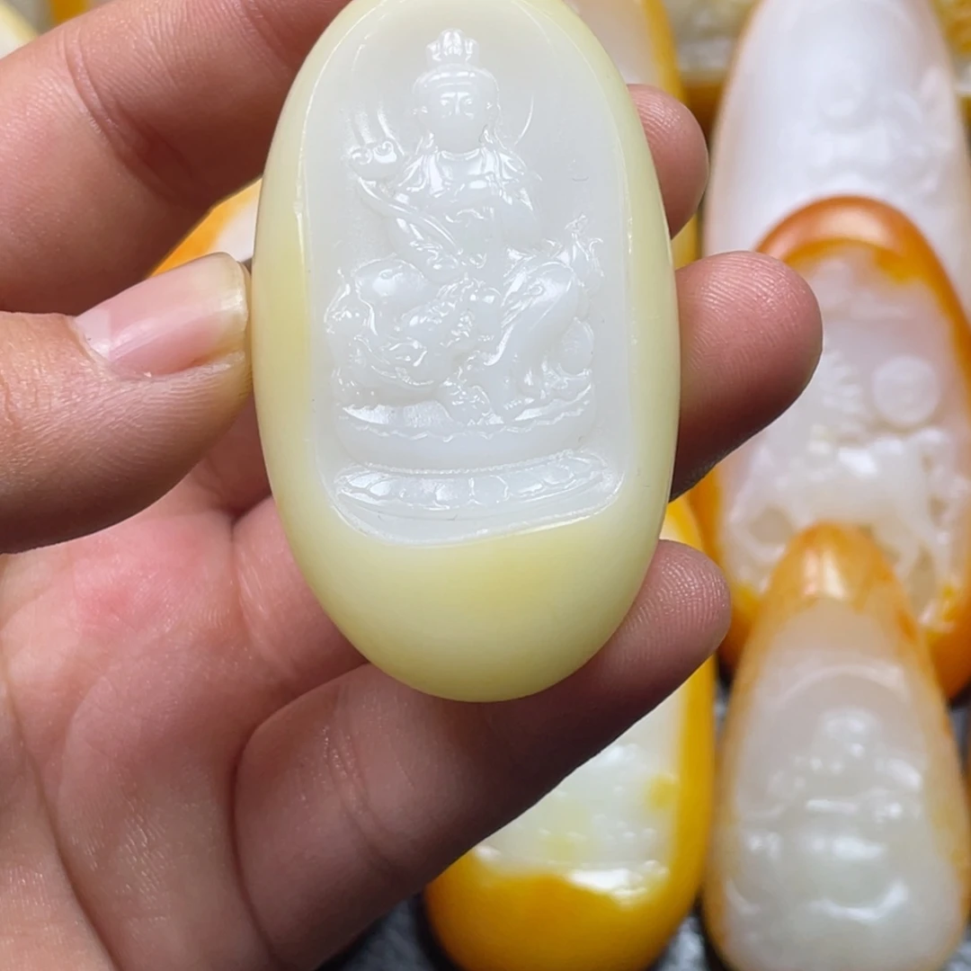 红***茶和田玉未镶嵌颈饰