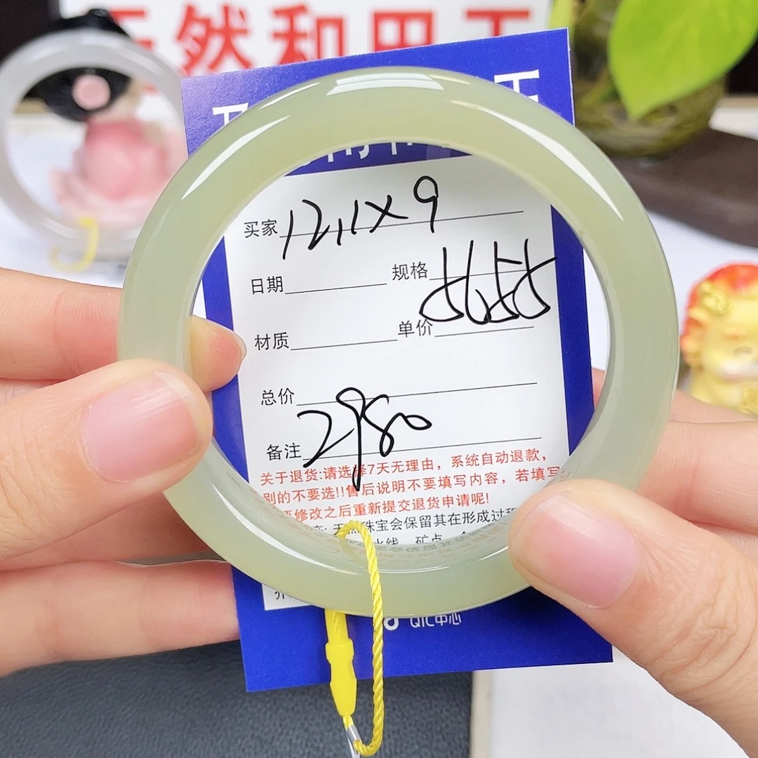 和田玉未镶嵌手镯