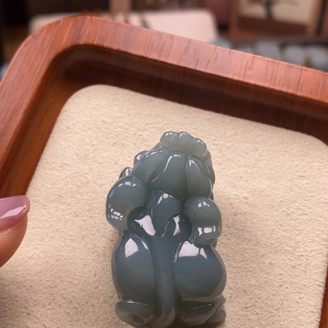 翡翠未镶嵌颈饰如意貔貅