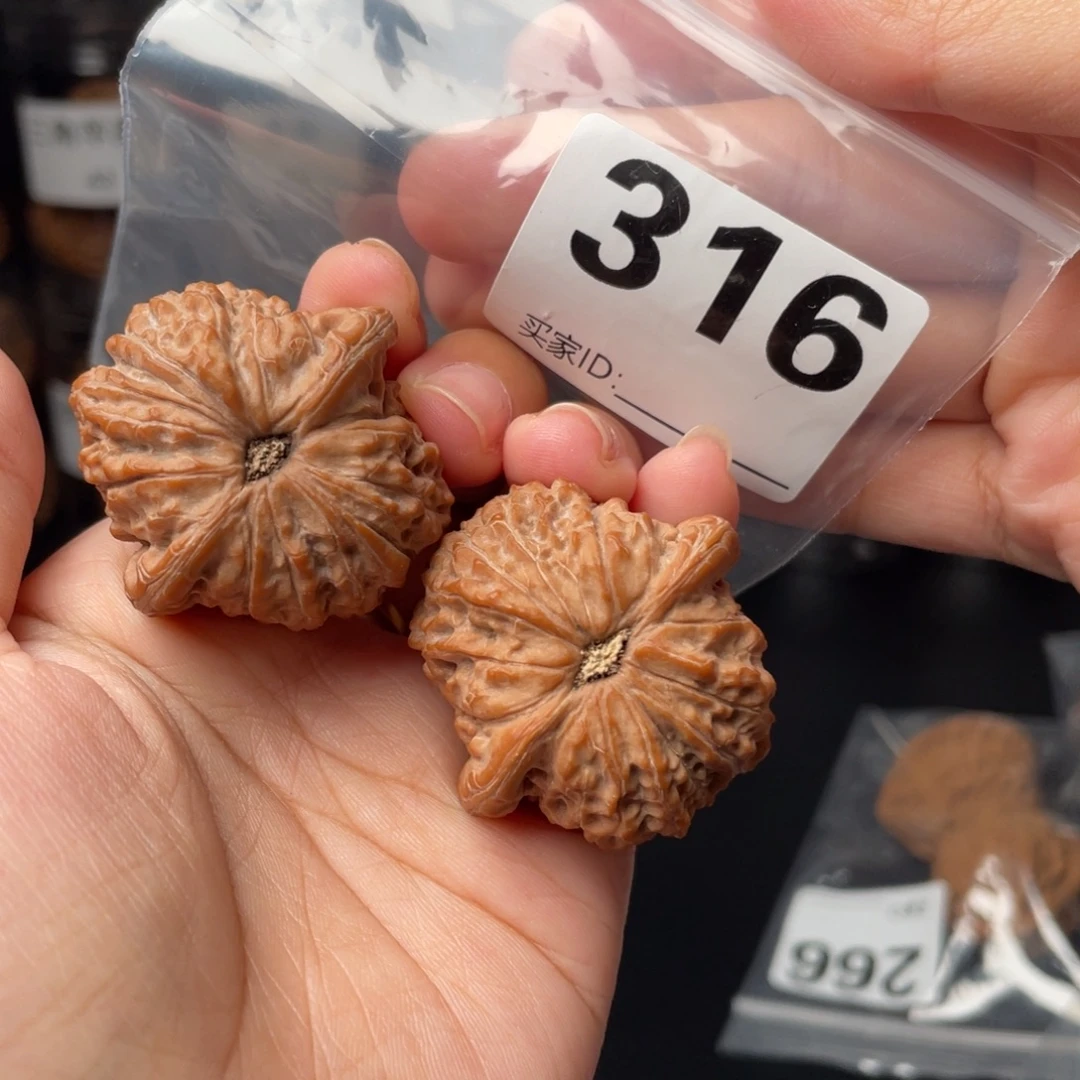盐***儿文玩核桃把件全品38血麒麟