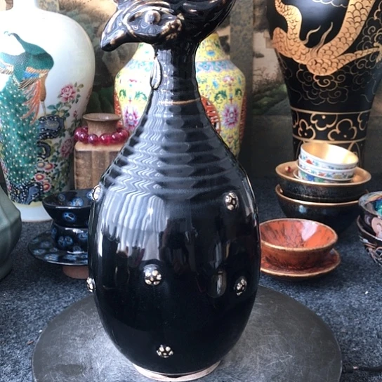 瓷片瓷器一件，品相完好