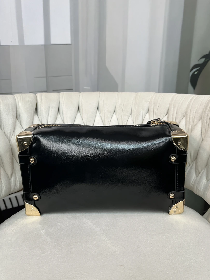 LQ-WITH-QUEEN真皮女包油蜡金角手提黑色