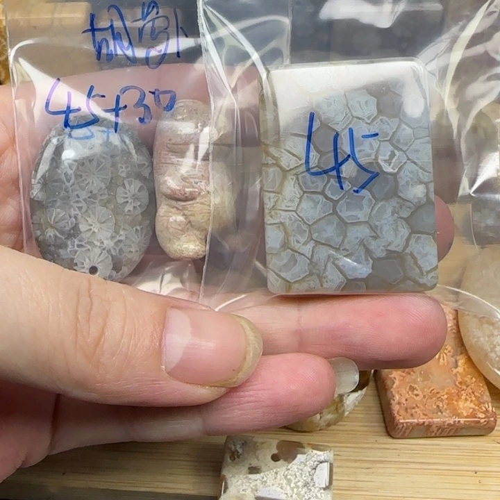 爱****硅化玉未镶嵌颈饰45+30+45=120
