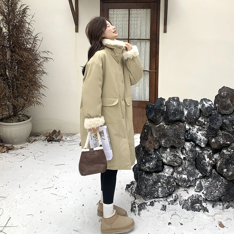 卡其色复古羊羔毛拼接羽绒服女2024年冬季新款90白鸭绒工装派克服