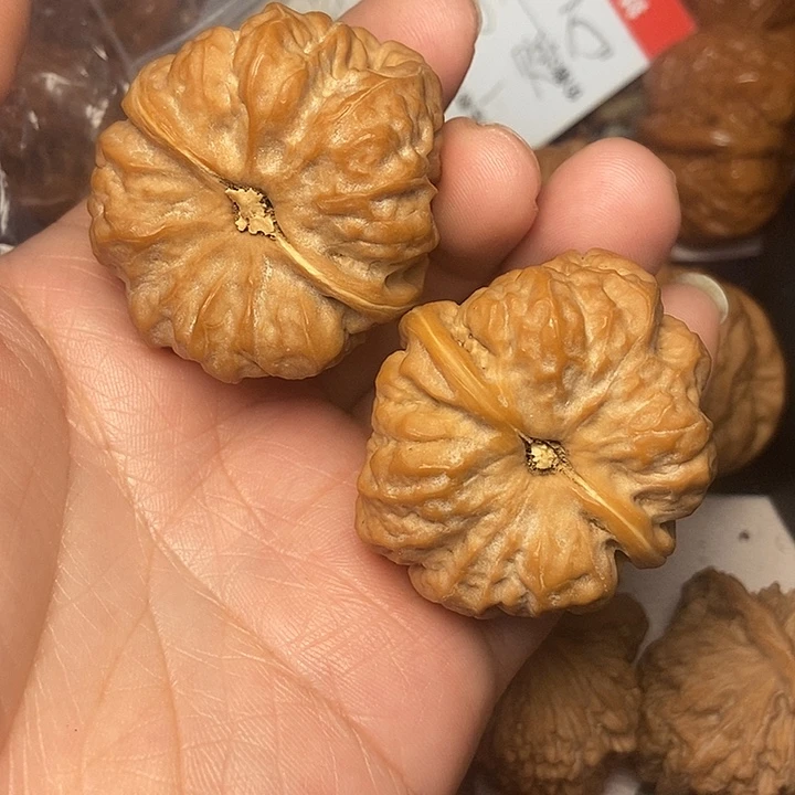 杨***航把件文玩核桃哇39