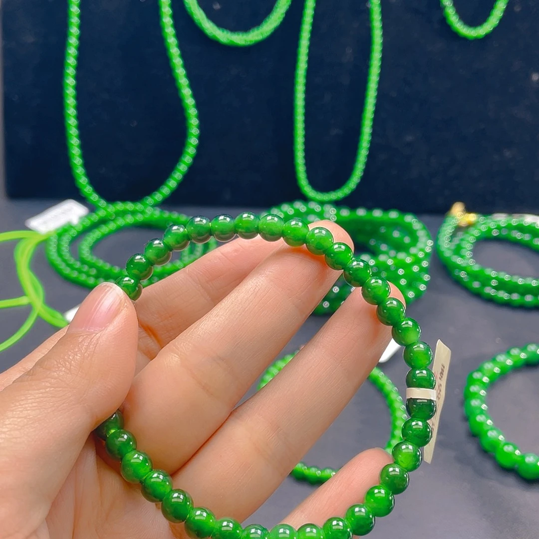 翡翠未镶嵌颈饰卡6