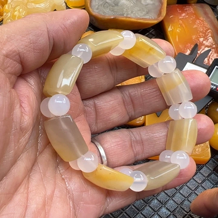 石英质玉（黄龙玉）颈饰未镶嵌