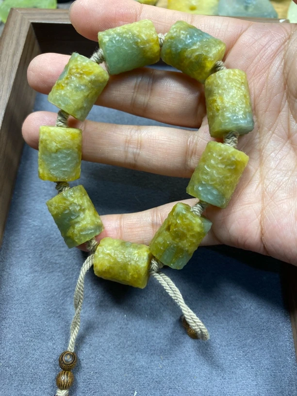 纯天然岫玉纯手工锤纹雕刻手串