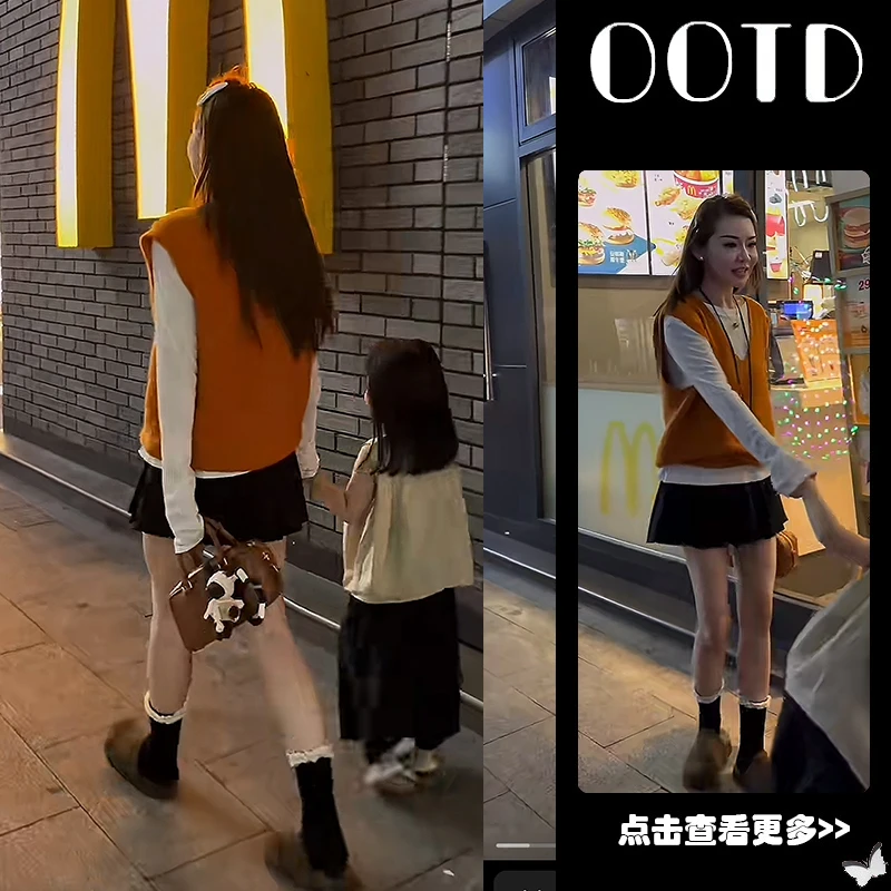 超火秋季穿搭一整套2025新款圆领打底衫叠穿针织马甲百褶裙三件套