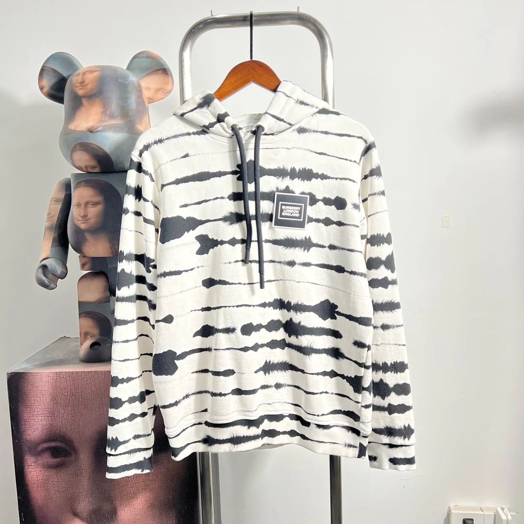 99新 BURBERRY/博柏利 黑白斑马帽衫 尺码：S 衣长70 胸围58