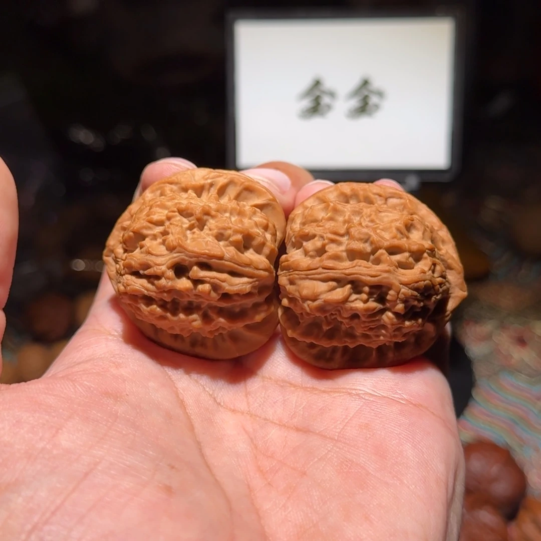 核桃把件517延庆三角白，尺寸40 40 38