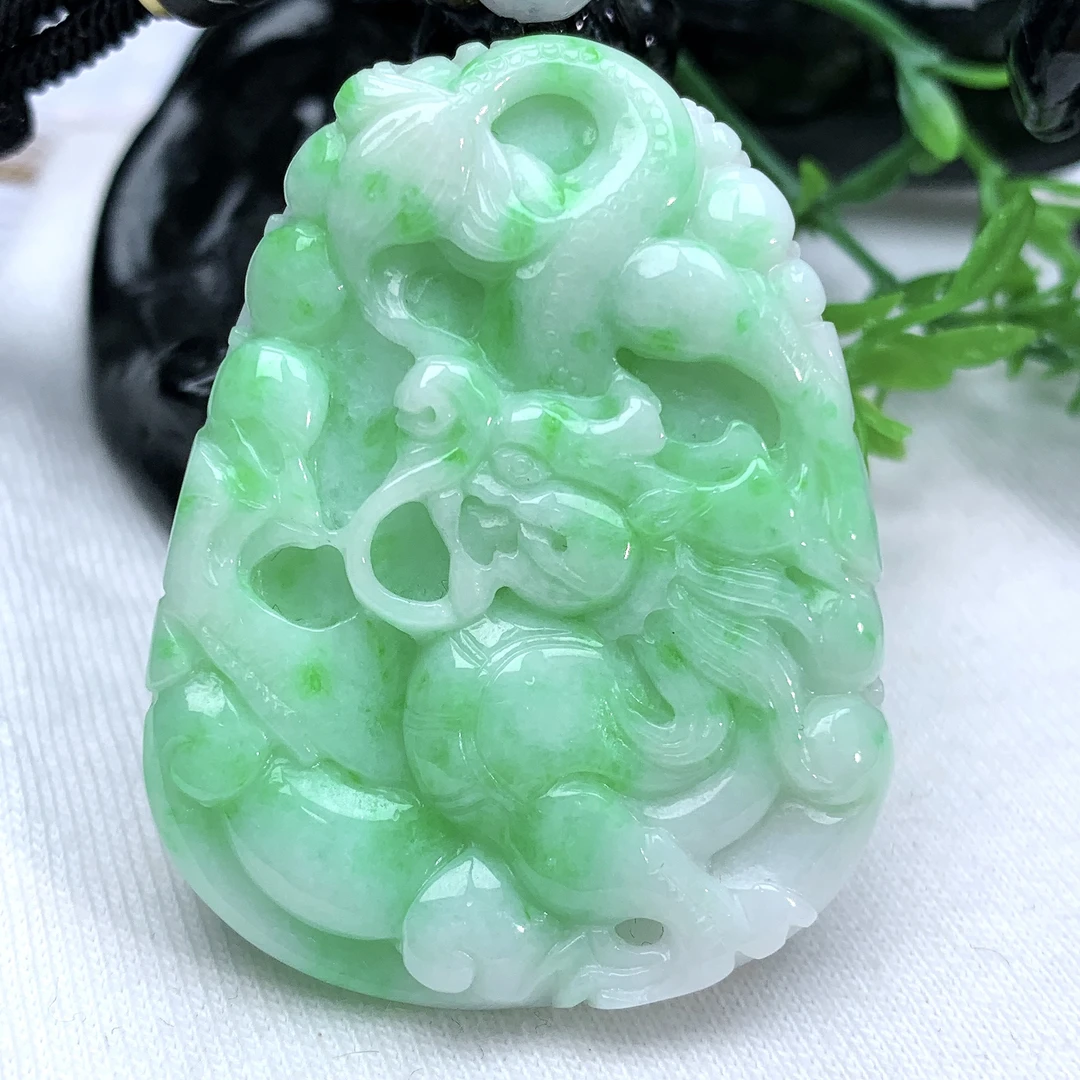 天然缅甸翡翠A货飘阳绿龙牌吊坠玉牌44.5−34−8mm