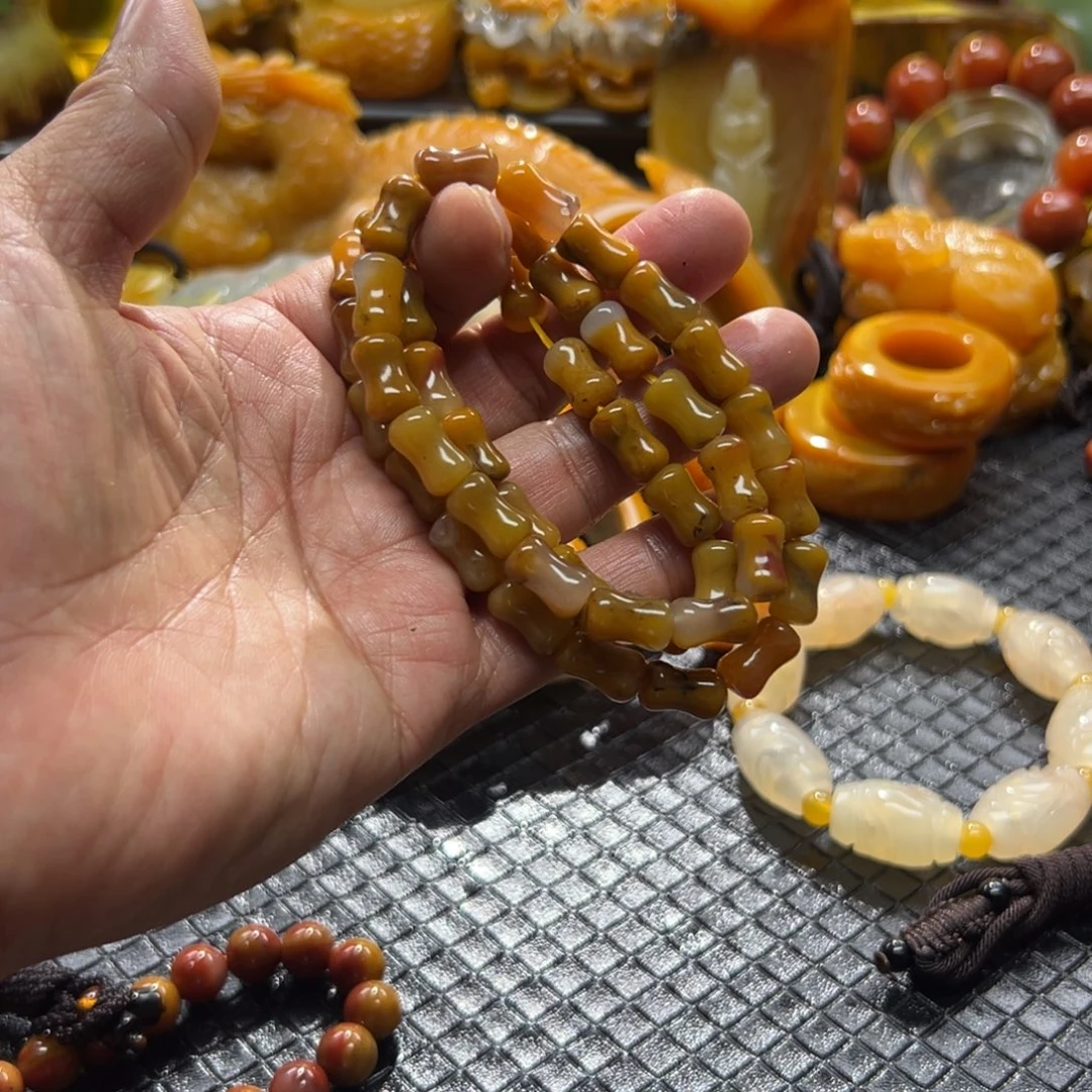 石英质玉未镶嵌颈饰